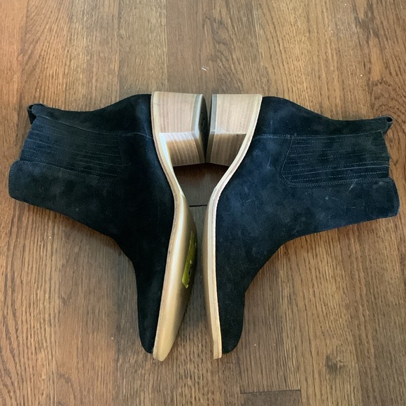 New Paul Green Sante Zip Western Chelsea
Black Suede Ankle Boots - Picture 10 of 10